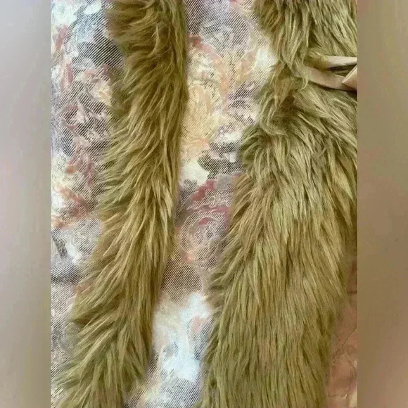 Tapestry vegan floral vintage hippie vest with faux fur - Picture 3 of 5